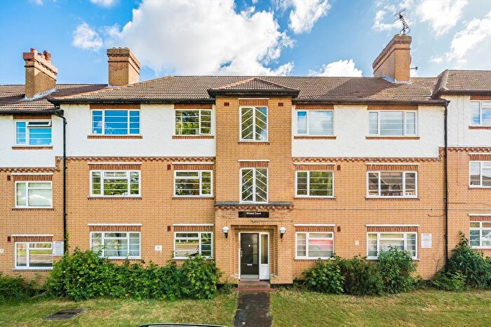 3 Bedroom Flat For Sale In Churchview Road, Twickenham, TW2