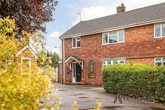 4 Bedroom Semi-detached House For Sale In Yonge Close, Radcliffe-On-Trent, Nottingham, NG12