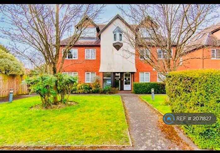 2 Bedroom Flat To Rent In Mansell Court, Reading, RG2