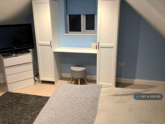 1 Bedroom Flat To Rent In Lower Park Rd, Essex, SS12