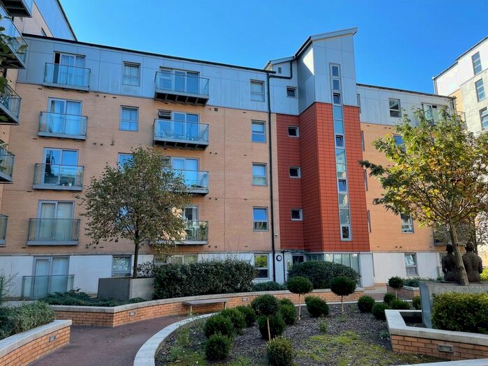 2 Bedroom Flat To Rent In Queen Mary Avenue, E18