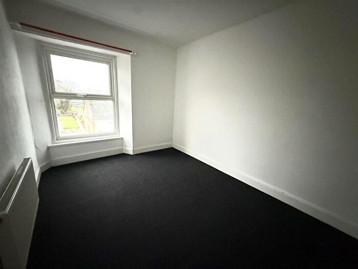 2 Bedroom Flat To Rent In Meyrick Street, Pembroke Dock, SA72
