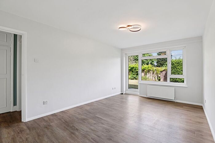 1 Bedroom Flat To Rent In Galsworthy Road, Kingston Upon Thames, KT2