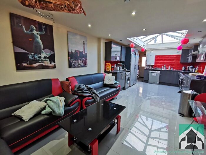 6 Bedroom Terraced House To Rent In Totnes Grove, Dartmouth Road, Birmingham, B29