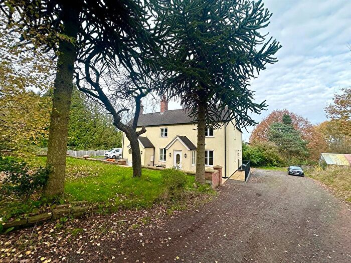 3 Bedroom Property To Rent In Greensforge Lane, Stourton, Stourbridge, DY7