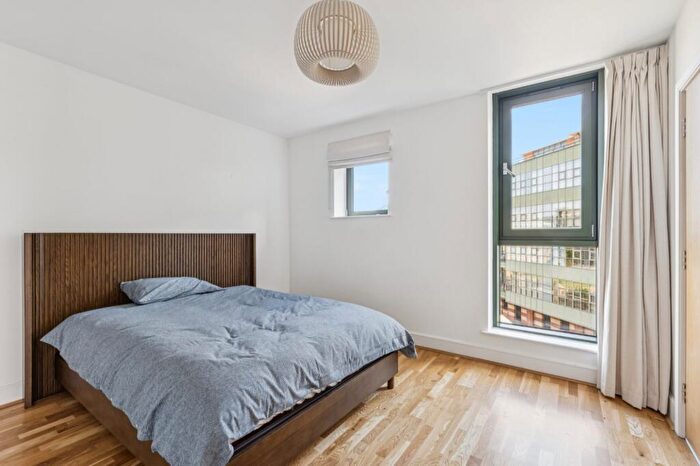 2 Bedroom Flat To Rent In Brasenose Drive, Barnes, SW13