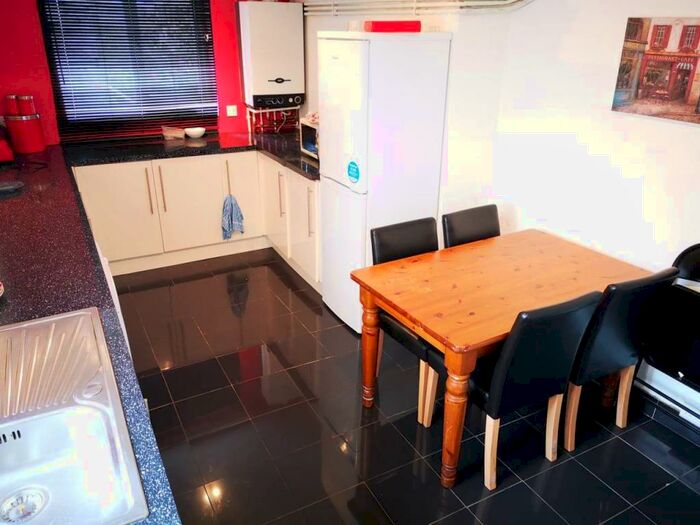 5 Bedroom House To Rent In Brithdir Street, Cathays, CF24