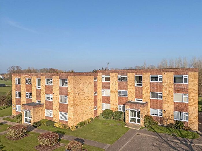 2 Bedroom Apartment For Sale In Fairlawns, Colbert Avenue, Thorpe Bay, Essex, SS1