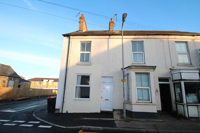 2 Bedroom Semi Detached House For Sale In Simpson Road, Fenny Stratford, Bletchley, MK2