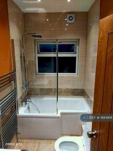 2 Bedroom Flat To Rent In The Grove, Upminster, RM14