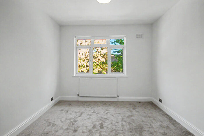 3 Bedroom Flat To Rent In Haslam Court (), Waterfall Road, New Southgate, N11