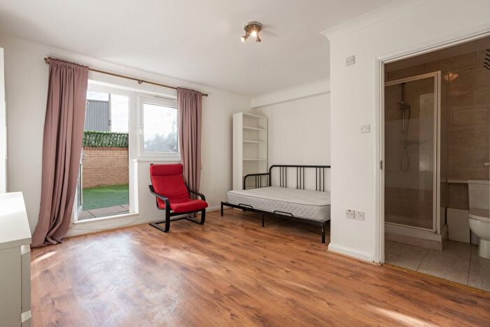 4 Bedroom Flat To Rent In Ampthill Square, Euston London, NW1