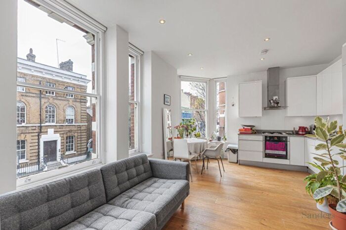 2 Bedroom Flat To Rent In Upper Street, Islington, London, N1