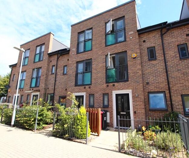 3 Bedroom Town House To Rent In Spey Road, Tilehurst, RG30