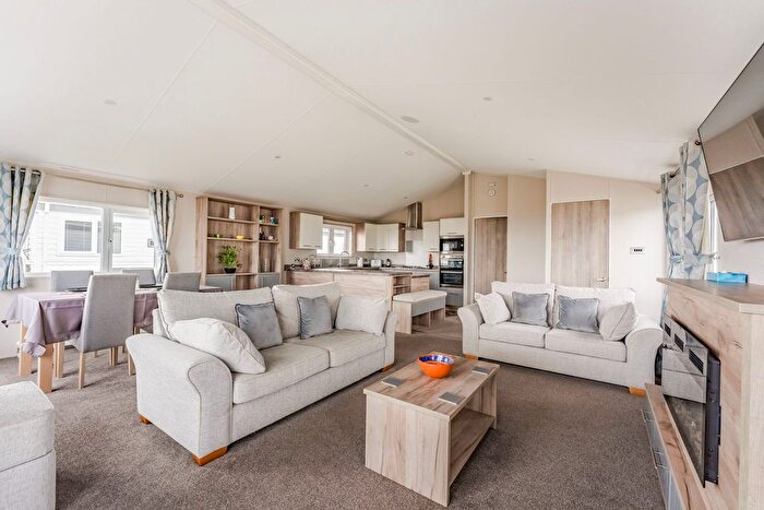 2 Bedroom Mobile/park Home For Sale In Coast Road, Corton, NR32
