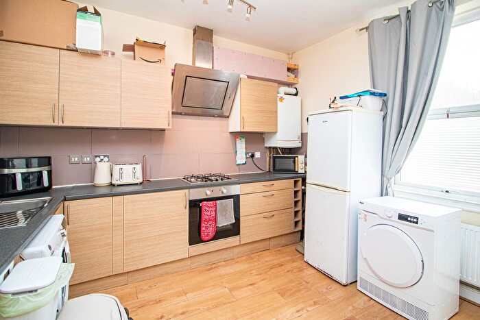 2 Bedroom Flat To Rent In Garratt Lane, London, SW18