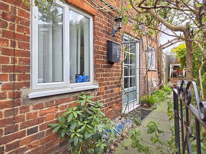 2 Bedroom Cottage For Sale In Park Hill, Ampthill, Bedfordshire, MK45