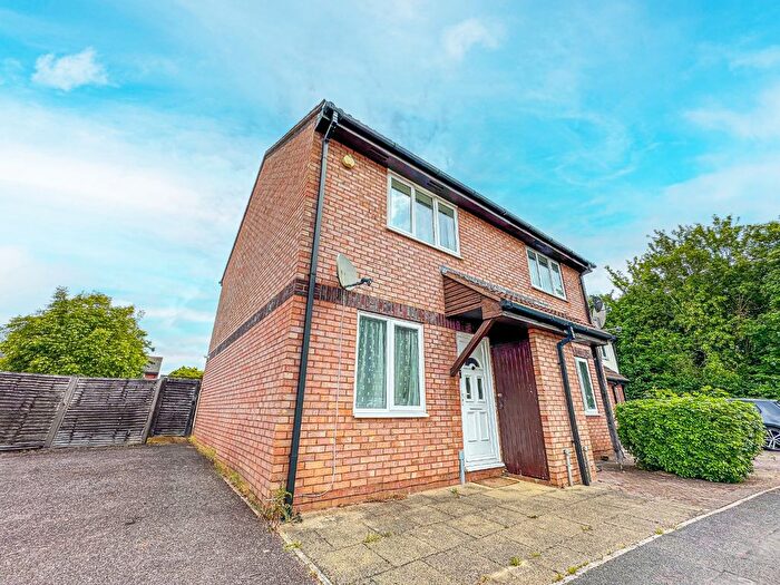 2 Bedroom Semi Detached House For Sale In Redlake Drive, Taunton, Somerset, TA1