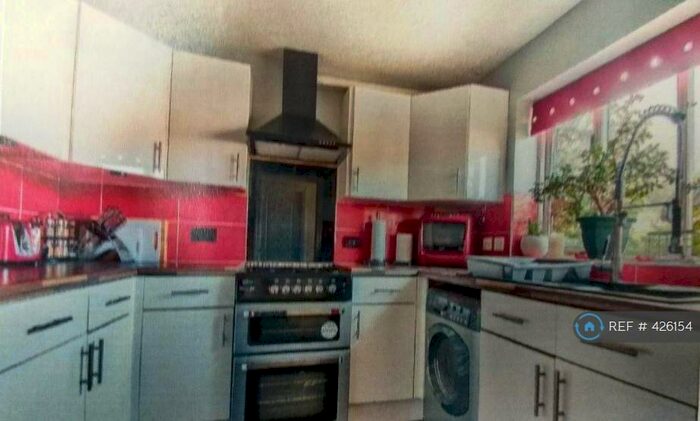 3 Bedroom End Of Terrace House To Rent In Clover Avenue, Bedford, MK41