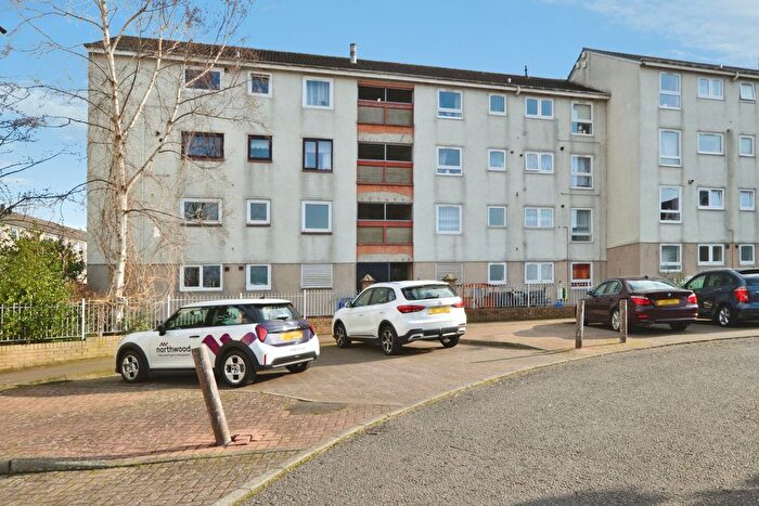 3 Bedroom Flat To Rent In Westburn Grove, Edinburgh, EH14