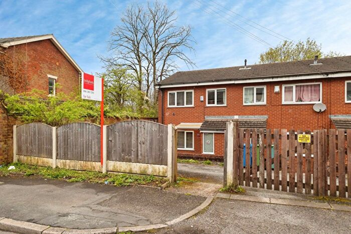 3 Bedroom End Terrace House For Sale In Astley Street, Cheshire, SK16