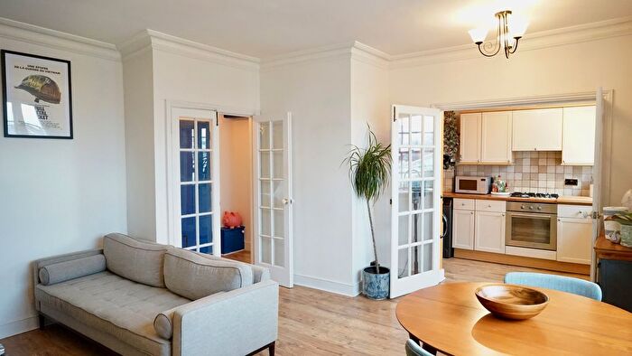 1 Bedroom Flat To Rent In Grove Lane, London, SE5