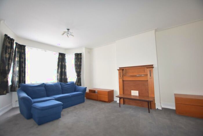 2 Bedroom Flat To Rent In Kenton Court, Kenton Road, Harrow, HA3