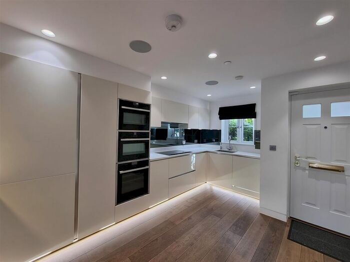 3 Bedroom Town House To Rent In Goddard Place, Archway, Tufnall Park, London N19