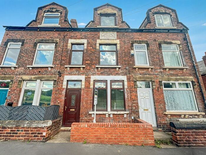 3 Bedroom Terraced House For Sale In Box Lane, Pontefract, WF8
