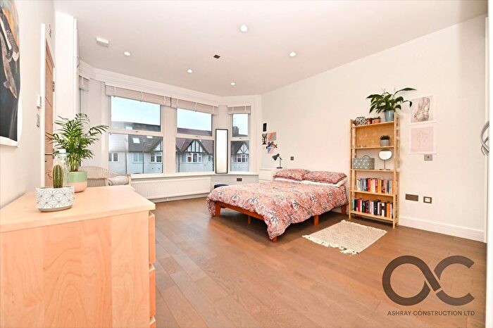 3 Bedroom Flat To Rent In Grove Avenue, London, N3