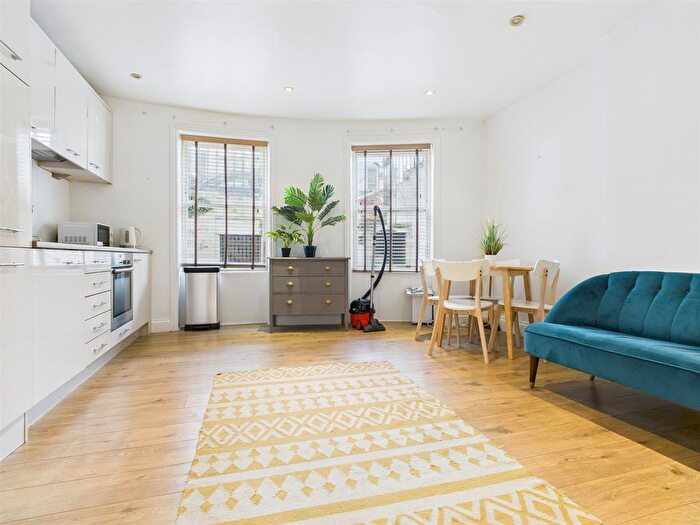 Studio To Rent In Brunswick Place, Hove, BN3