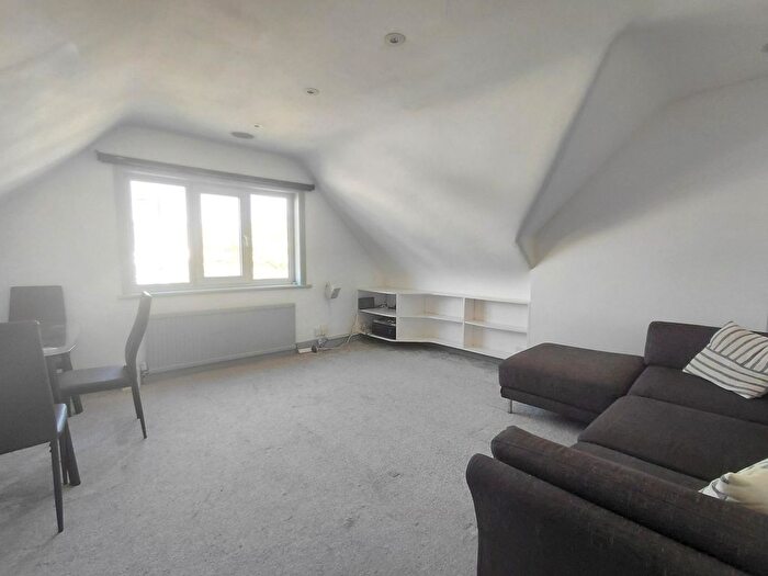 1 Bedroom Flat To Rent In Woodstock Road, London, NW11