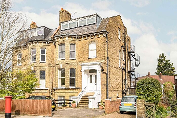 2 Bedroom Flat To Rent In Stanley Road, Teddington, TW11