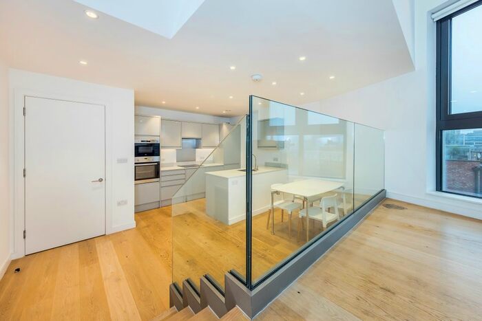 3 Bedroom Flat To Rent In Cheshire Street, London, E2