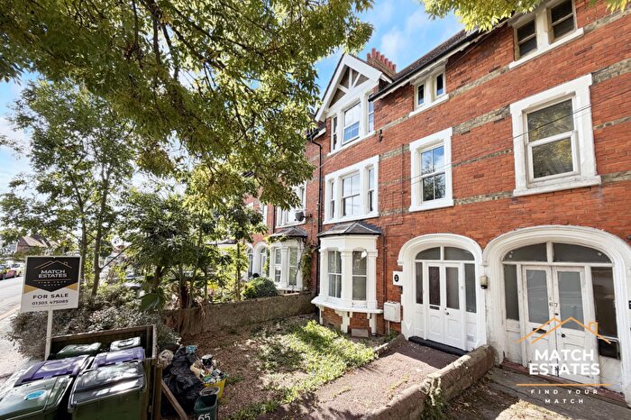 2 Bedroom Flat For Sale In Wear Bay Crescent, Folkestone, Kent, CT19