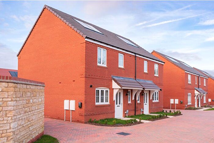 3 Bedroom Semi-Detached House For Sale In Desborough Road, Rothwell, Kettering, NN14