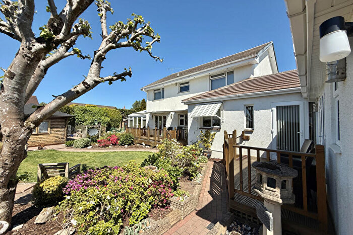 5 Bedroom Detached House For Sale In Laurel Close, St Leonards, BH24