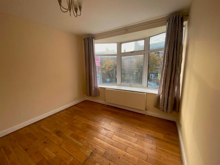 2 Bedroom Flat To Rent In Masons Avenue, Harrow, HA3