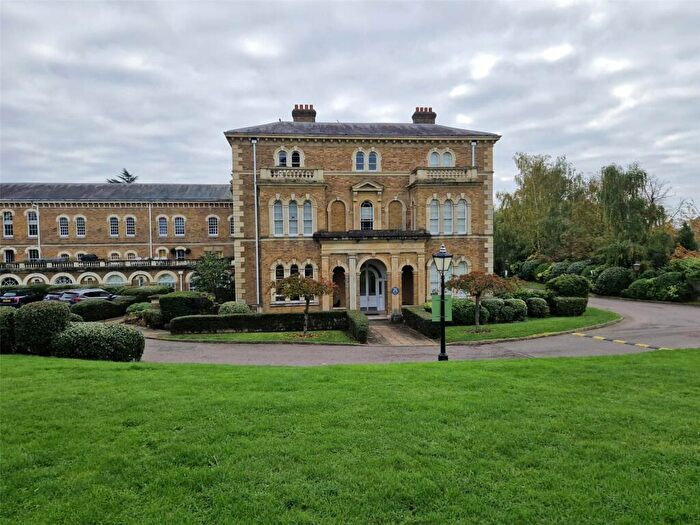 1 Bedroom Apartment To Rent In Royal Drive, North Finchley, London, N11