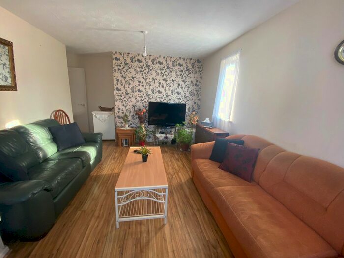 1 Bedroom Flat To Rent In Hatton Court, Edmonton N9