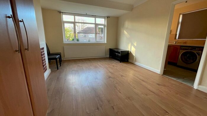 3 Bedroom Bungalow To Rent In Chaplin Road, Wembley, HA0