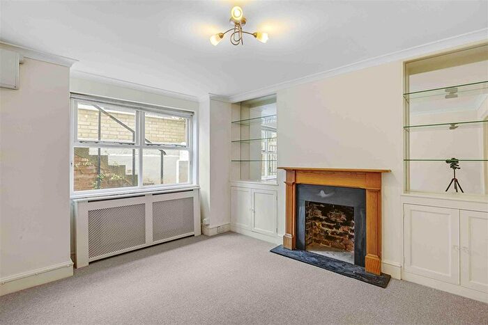 1 Bedroom Maisonette For Sale In Munster Road, London, SW6
