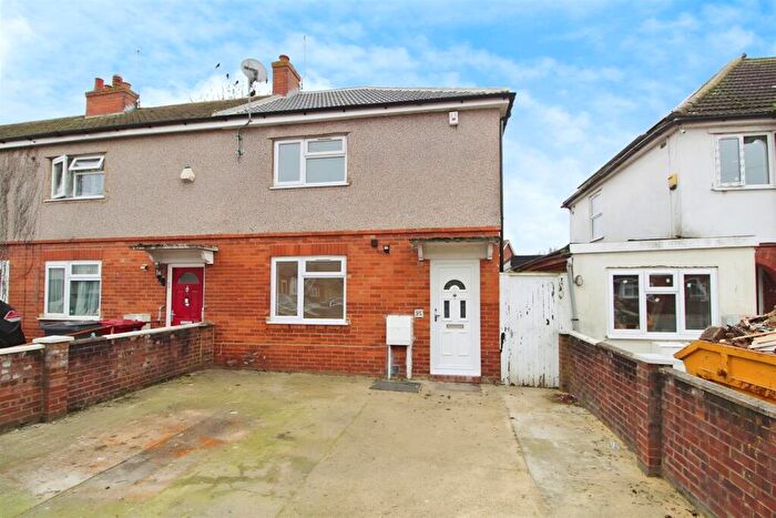 3 Bedroom End Of Terrace House To Rent In Granville Avenue, Slough, SL2