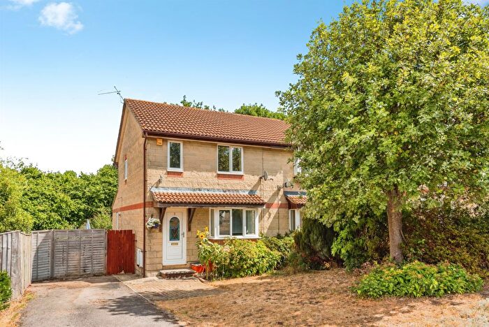 3 Bedroom Semi-Detached House For Sale In Buckthorn Drive, Swindon, SN25