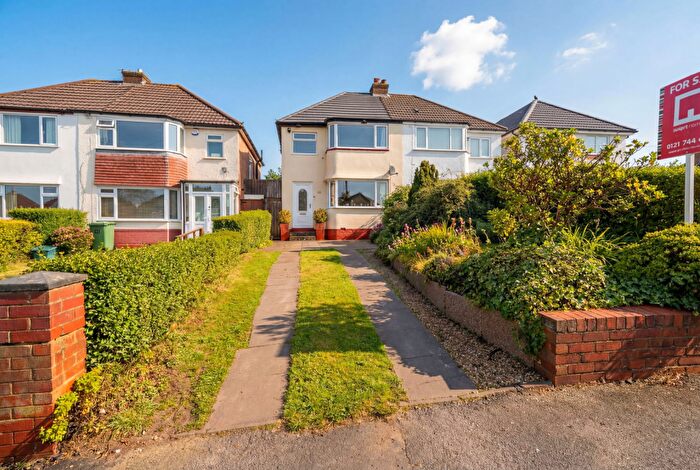 3 Bedroom Semi Detached House For Sale In Pierce Avenue, Solihull, B92