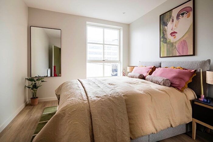 3 Bedroom Flat To Rent In Hayes, UB3