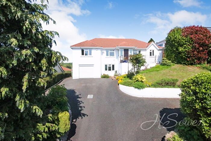 4 Bedroom Detached House For Sale In Fluder Hill, Newton Abbot, TQ12