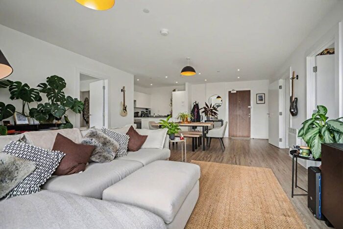 2 Bedroom Flat For Sale In Victory Place, Dynamo Way, Gillingham, Kent, ME4