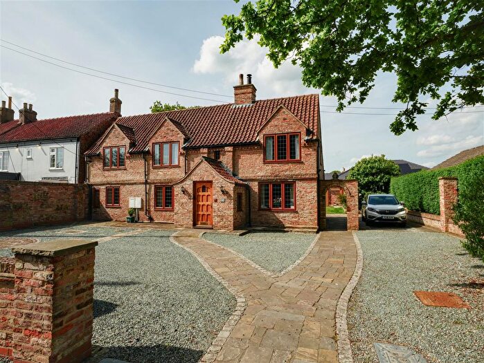 5 Bedroom Detached House For Sale In Oakwell, The Village, Wigginton, York, YO32