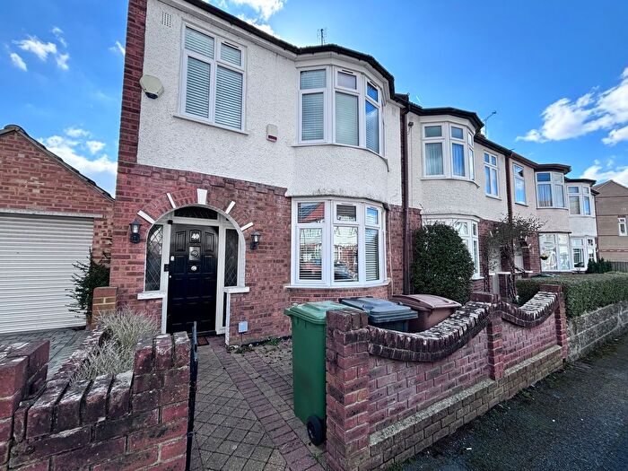 4 Bedroom End Of Terrace House To Rent In Abbotts Crescent, London, E4